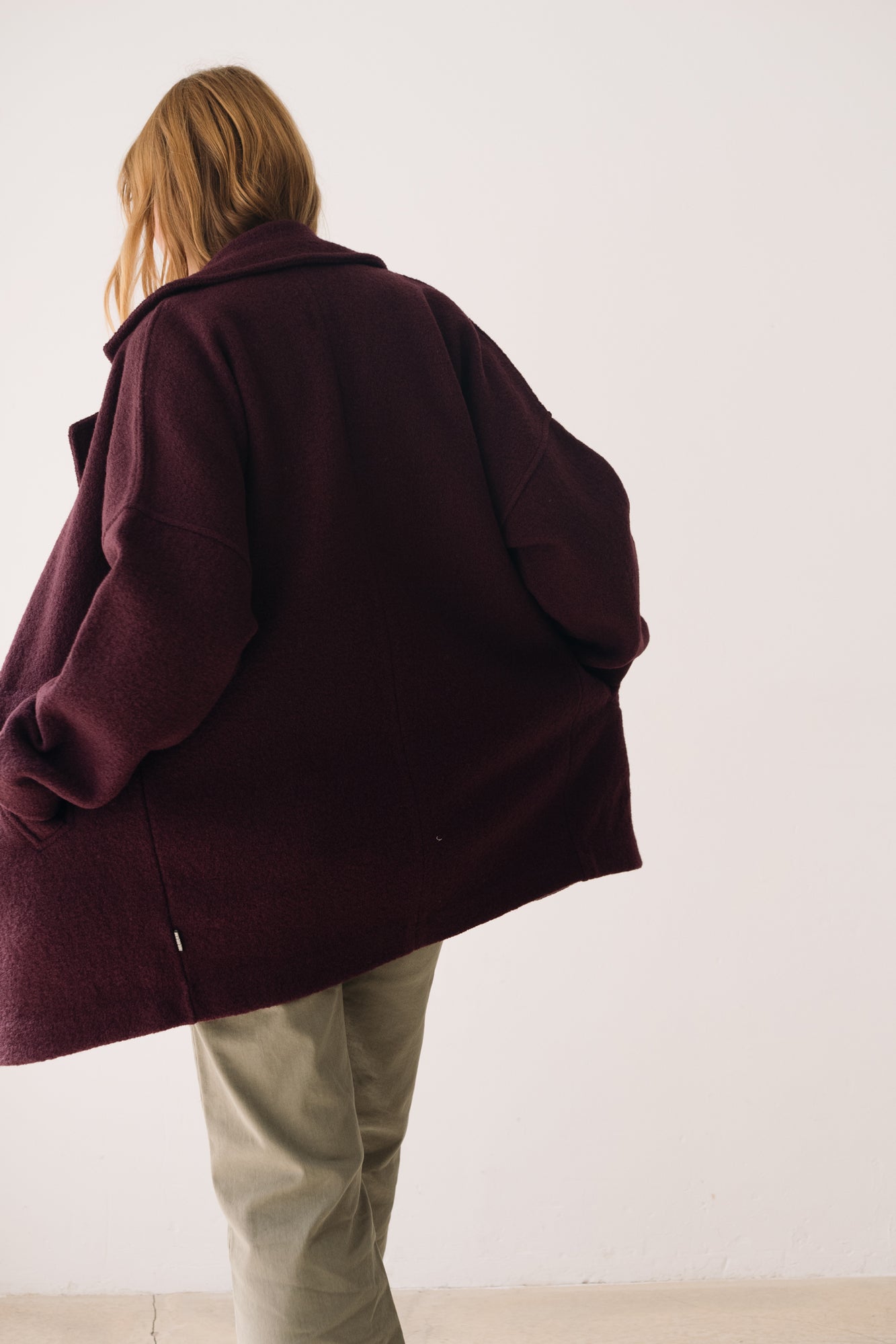 100% Merino Wool oversized coat in Purple - Imagen 3