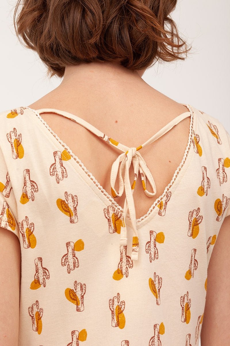 BELINDA's bow neckline dress in beige - Imagen 3