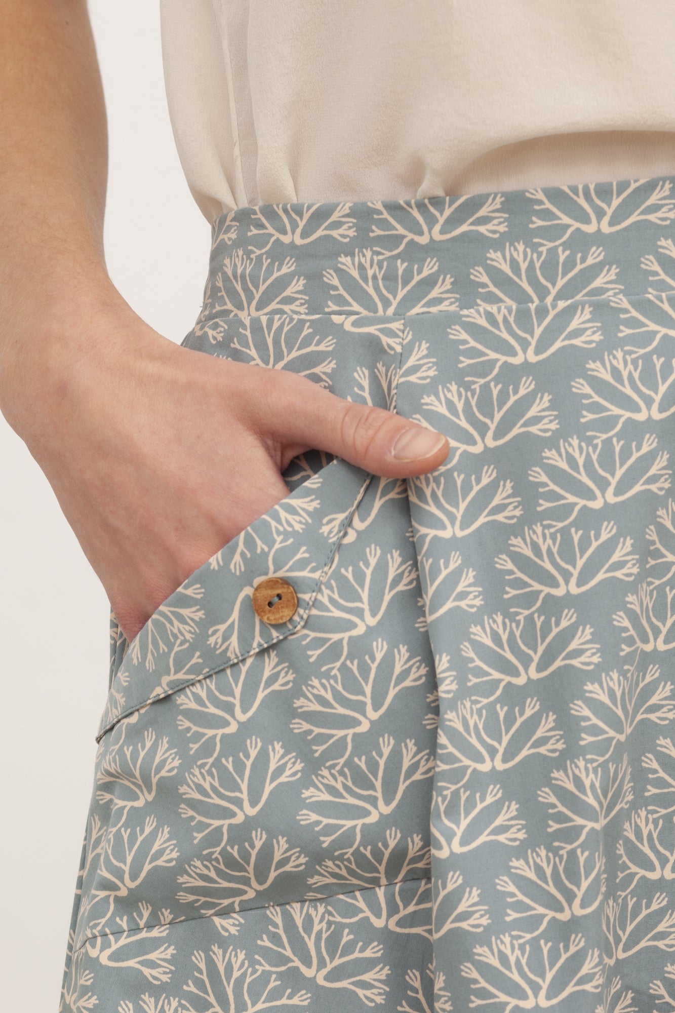 BERNA's evasé skirt in blue