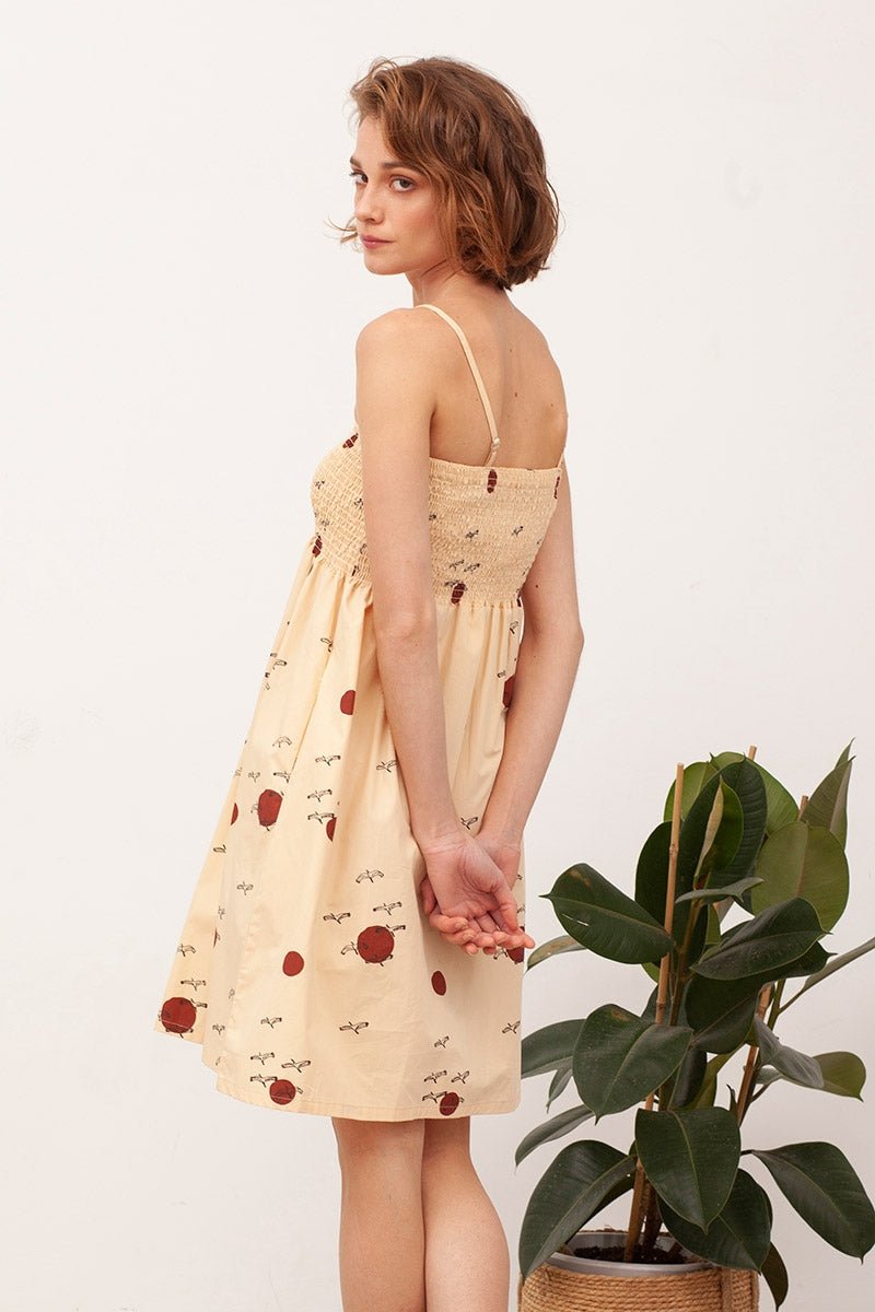 BETH's smocked dress in beige - Imagen 3