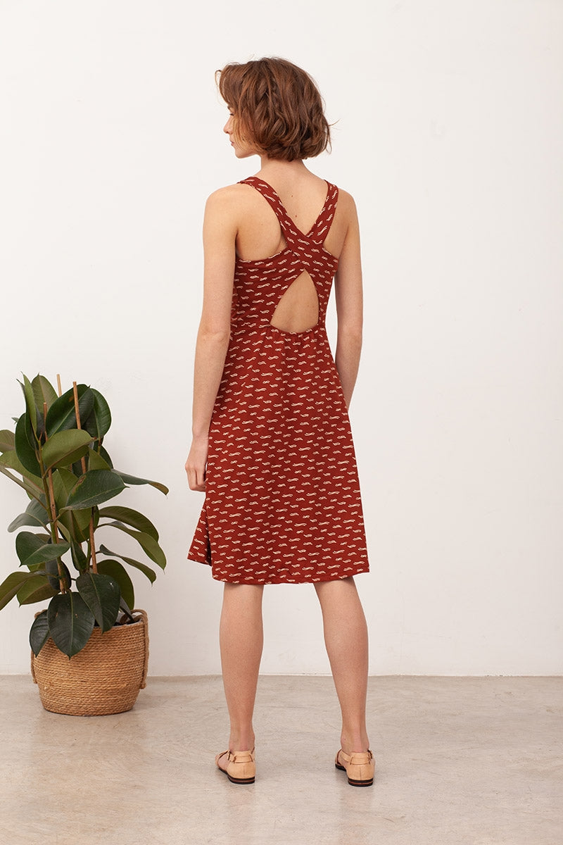 BETTY's cross back dress in terracotta - Imagen 4