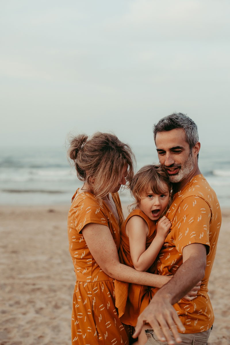 BILLIE Men's T-shirt in mustard