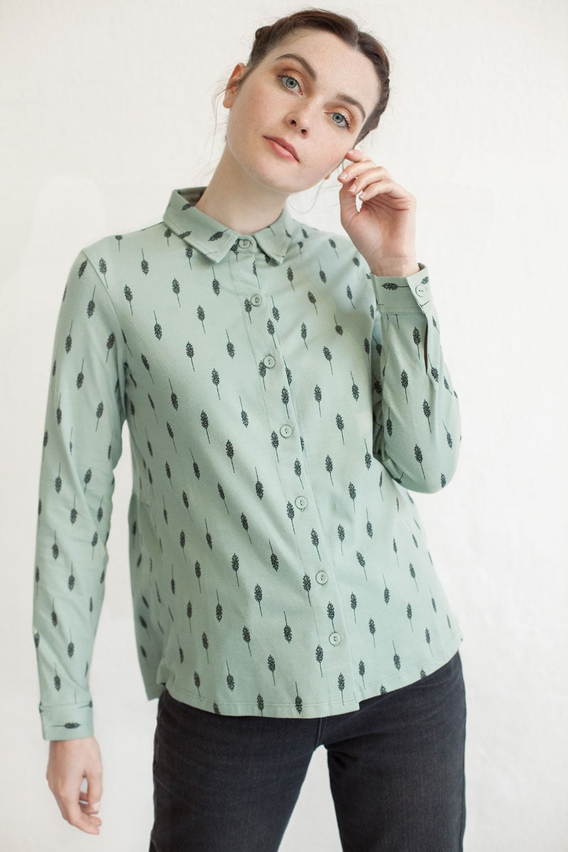 Blusa cuello camisero Nadine estampado hojas.