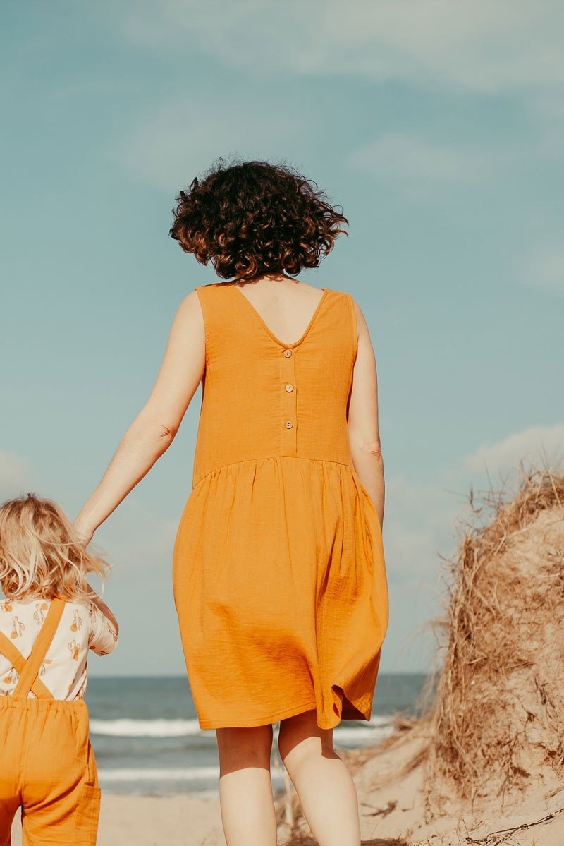 BRIGITTE muslin reversible dress in mustard - Imagen 3