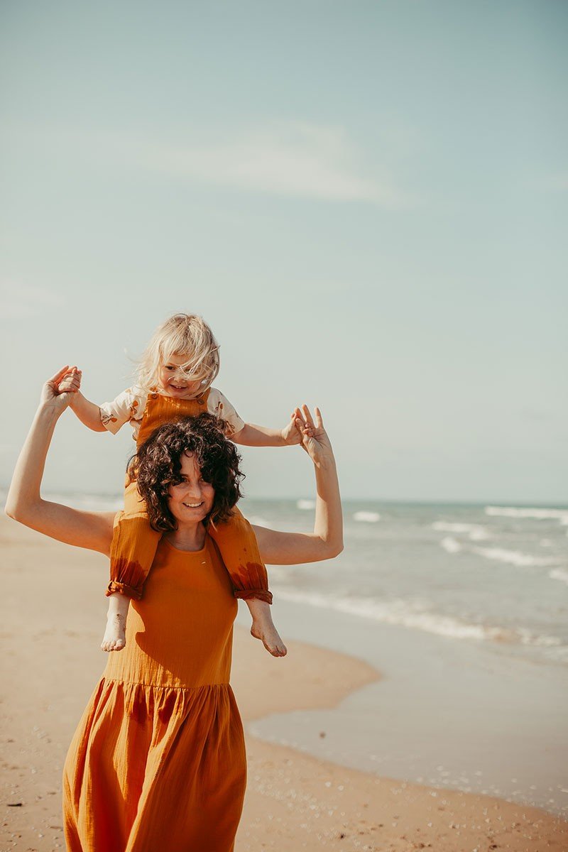 BRIGITTE muslin reversible dress in mustard - Imagen 4