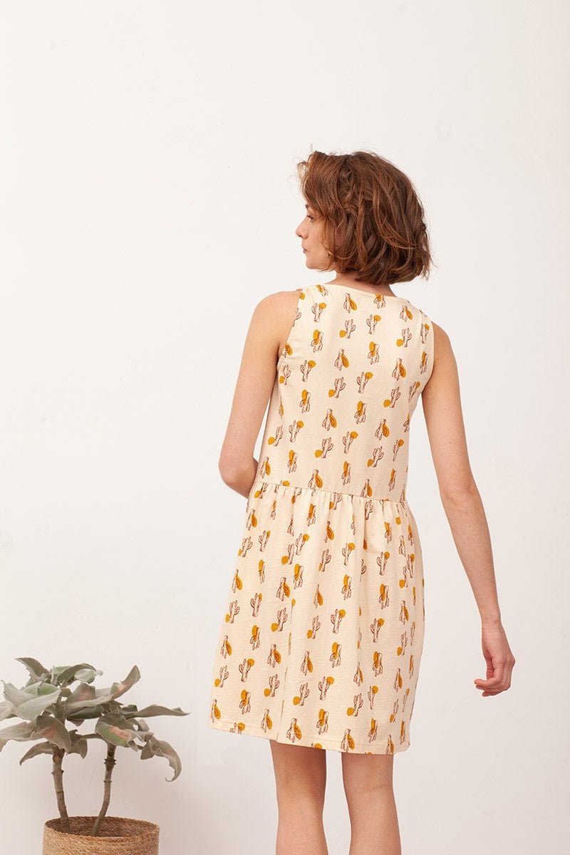 BRISA's V-neck dress in beige - Imagen 2