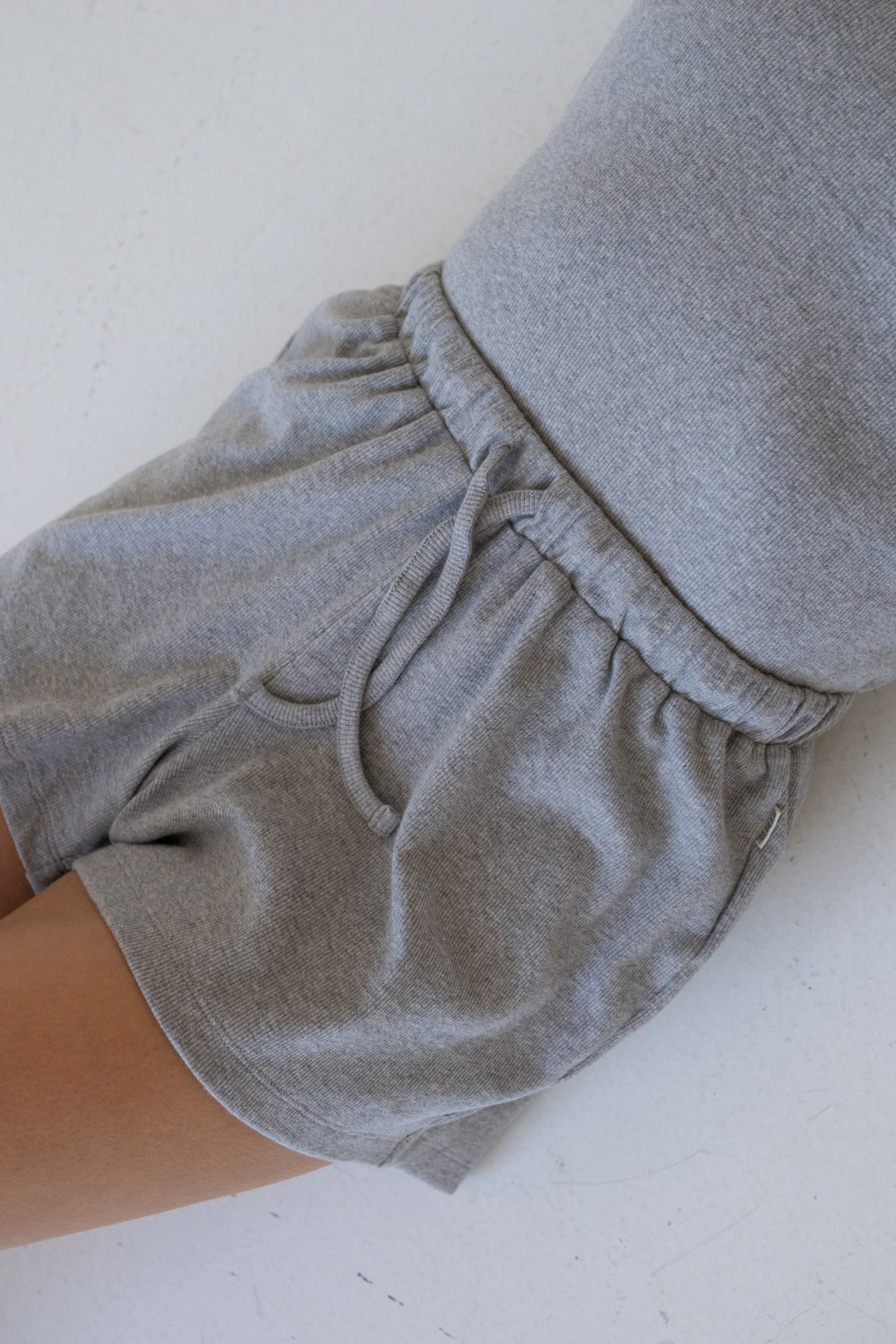 Brooklyn Canale Gray Shorts - Imagen 4