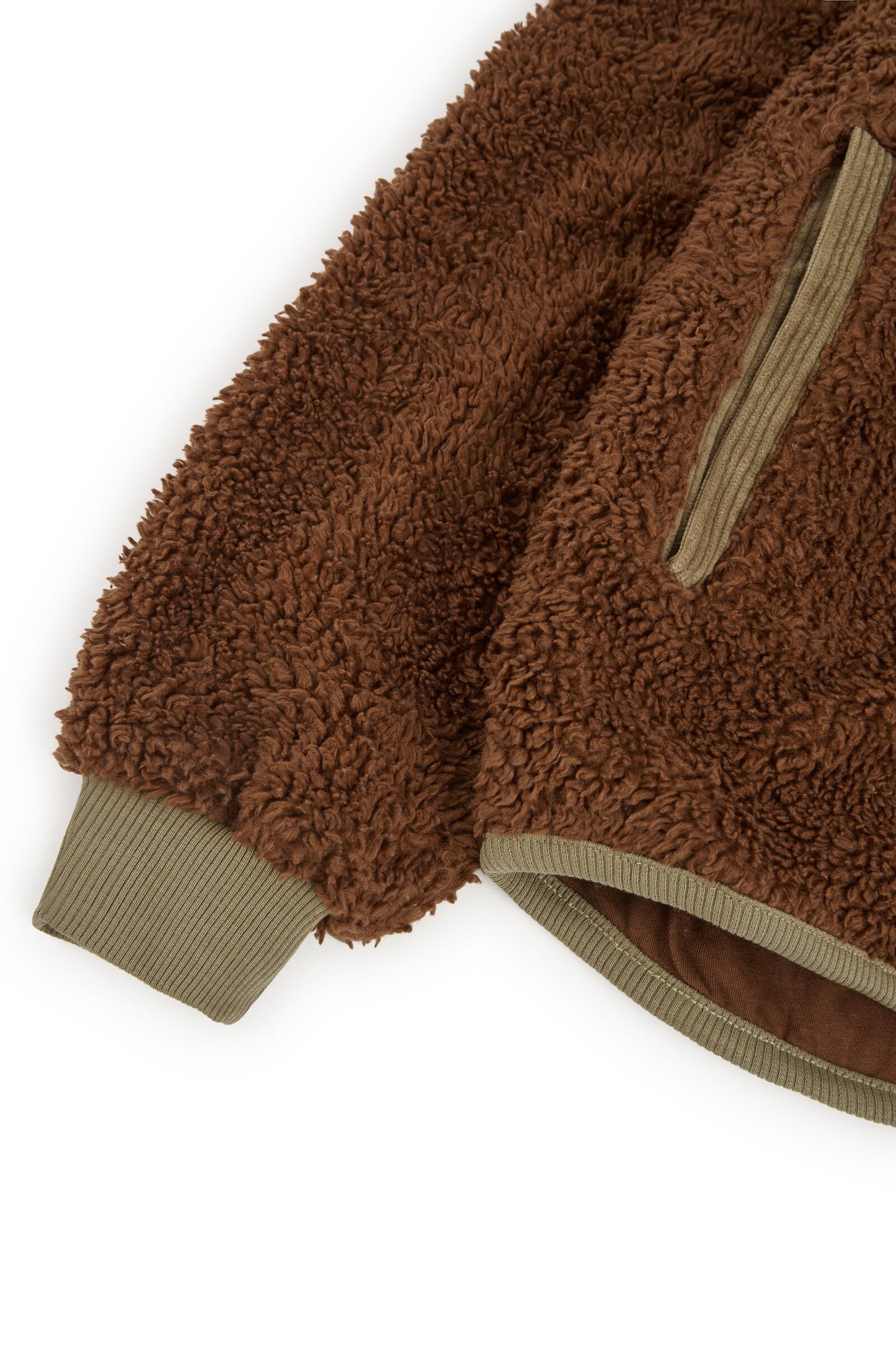 Buttoned Organic Sherpa Jacket In Brown - Imagen 5