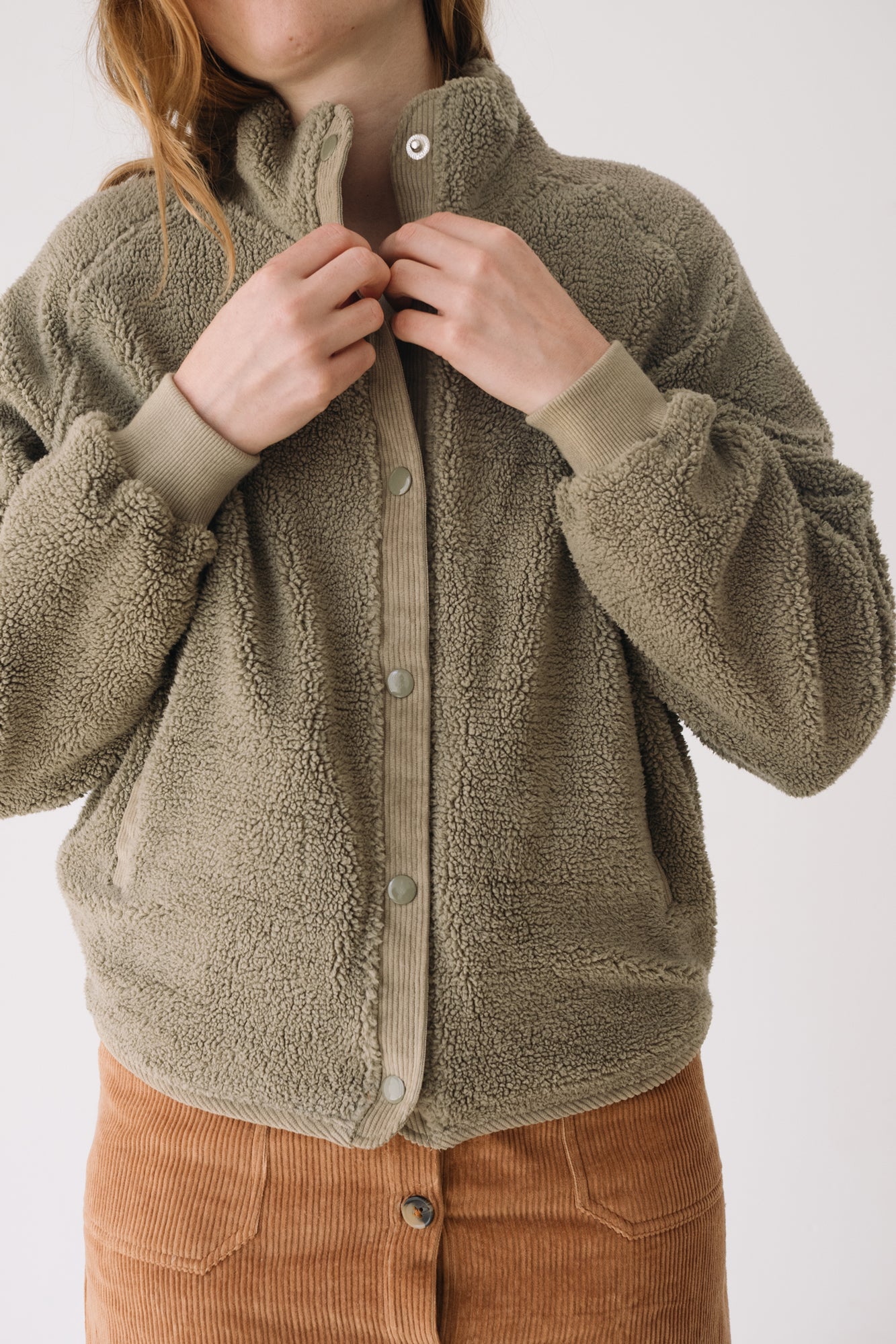 Buttoned Organic Sherpa Jacket In Green - Imagen 2