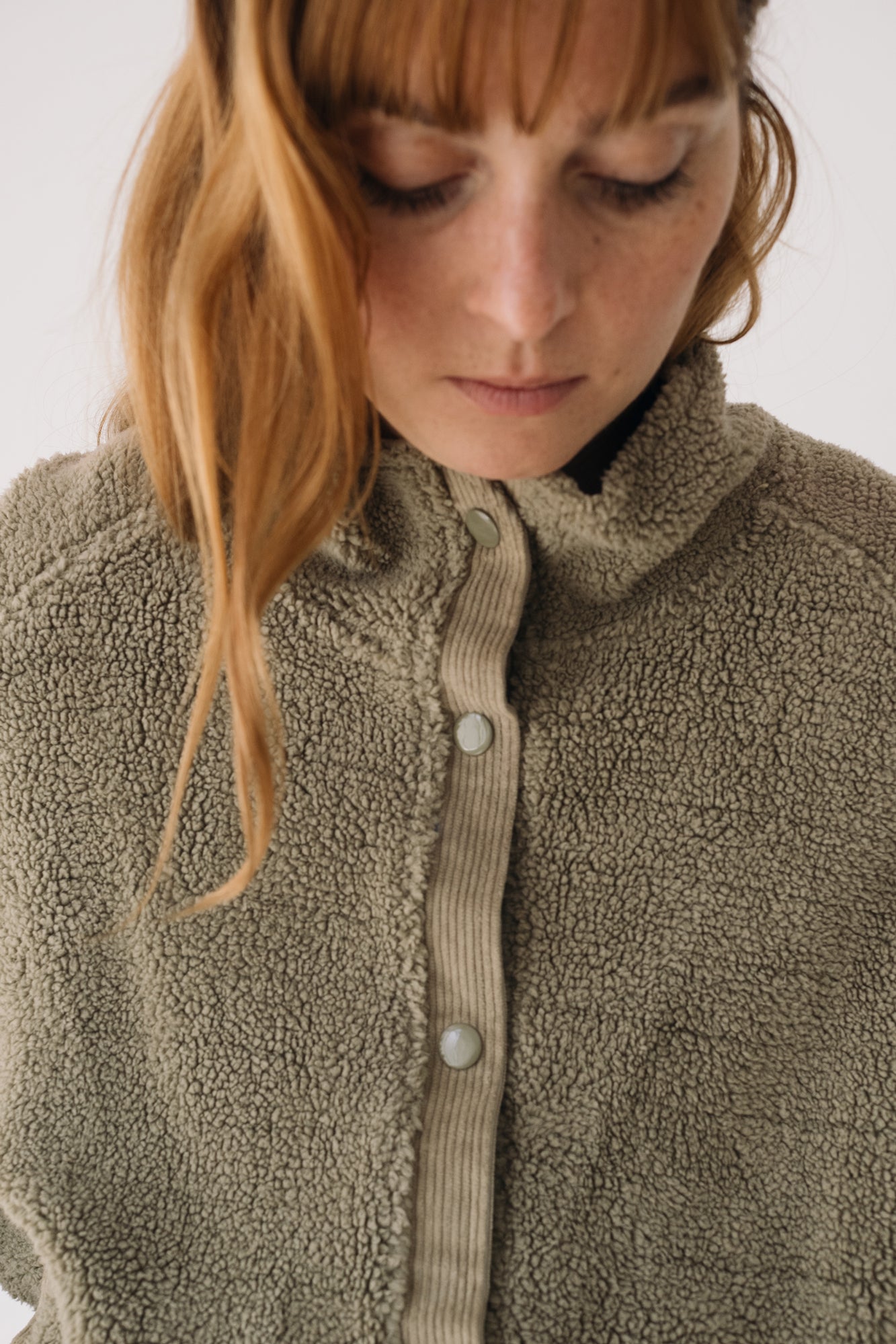 Buttoned Organic Sherpa Jacket In Green - Imagen 3