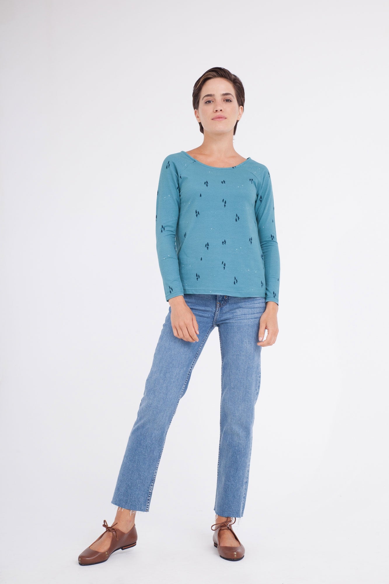 Camiseta Claudia manga ranglán azul ópalo.