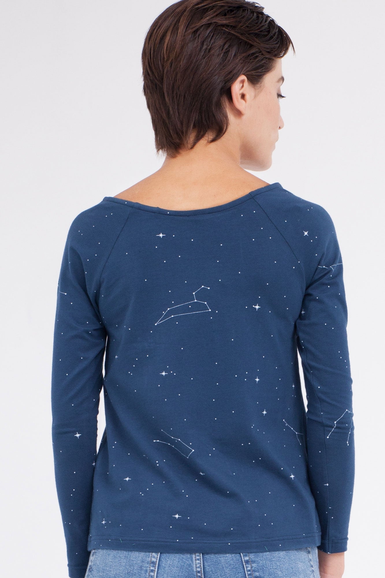 Camiseta Claudia manga ranglán estampado constelaciones. - Imagen 2