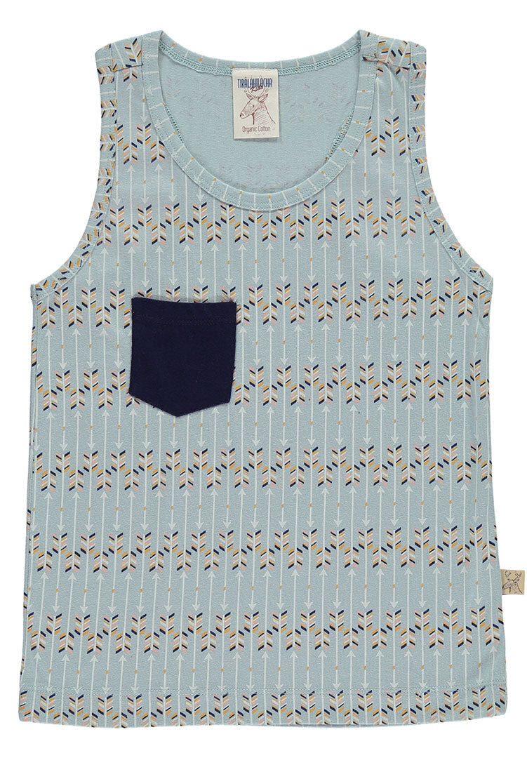 Camiseta de tirantes con bolsillo azul estampado flechas