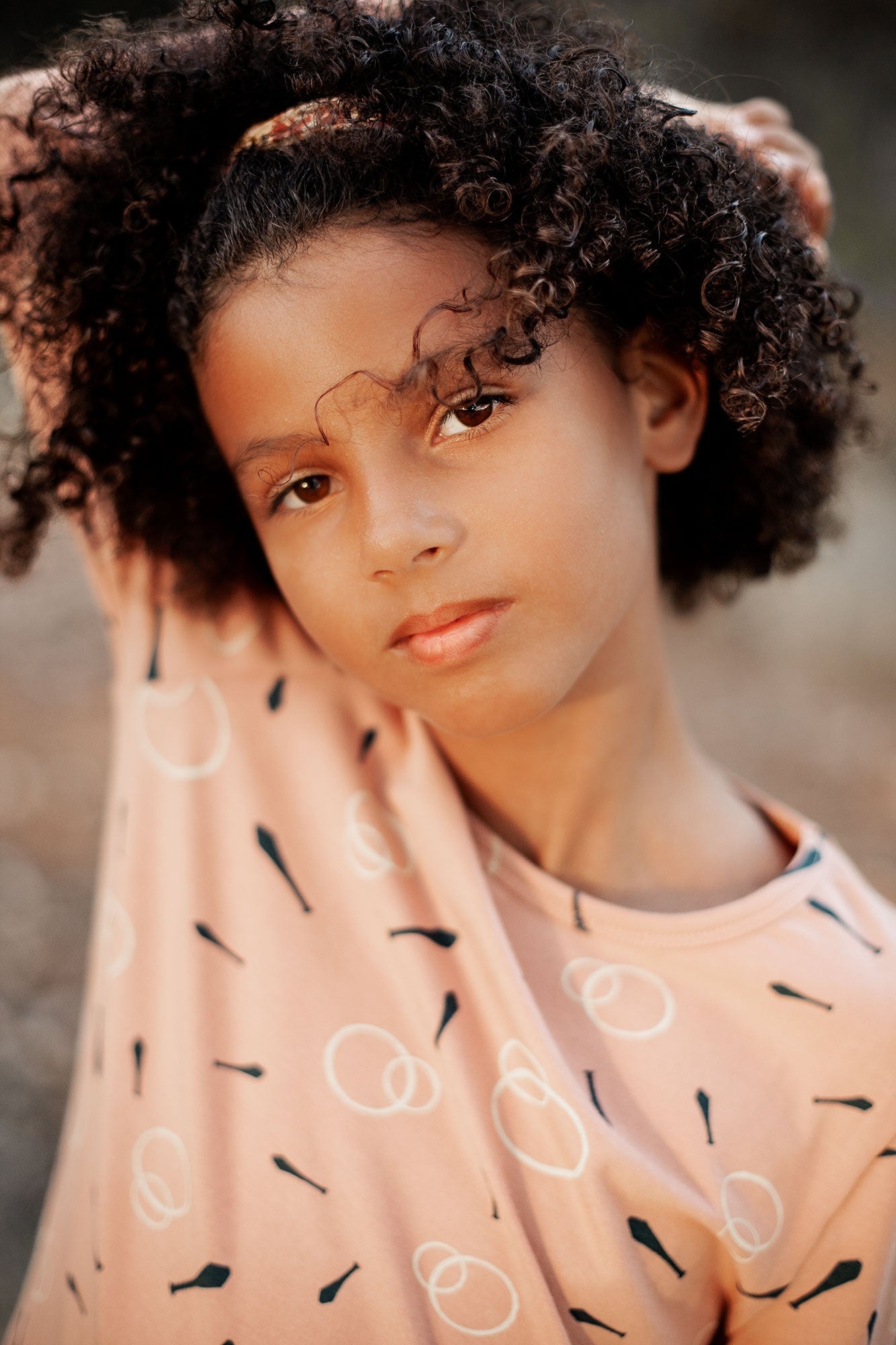 Camiseta unisex rosa estampado malabares - Imagen 3