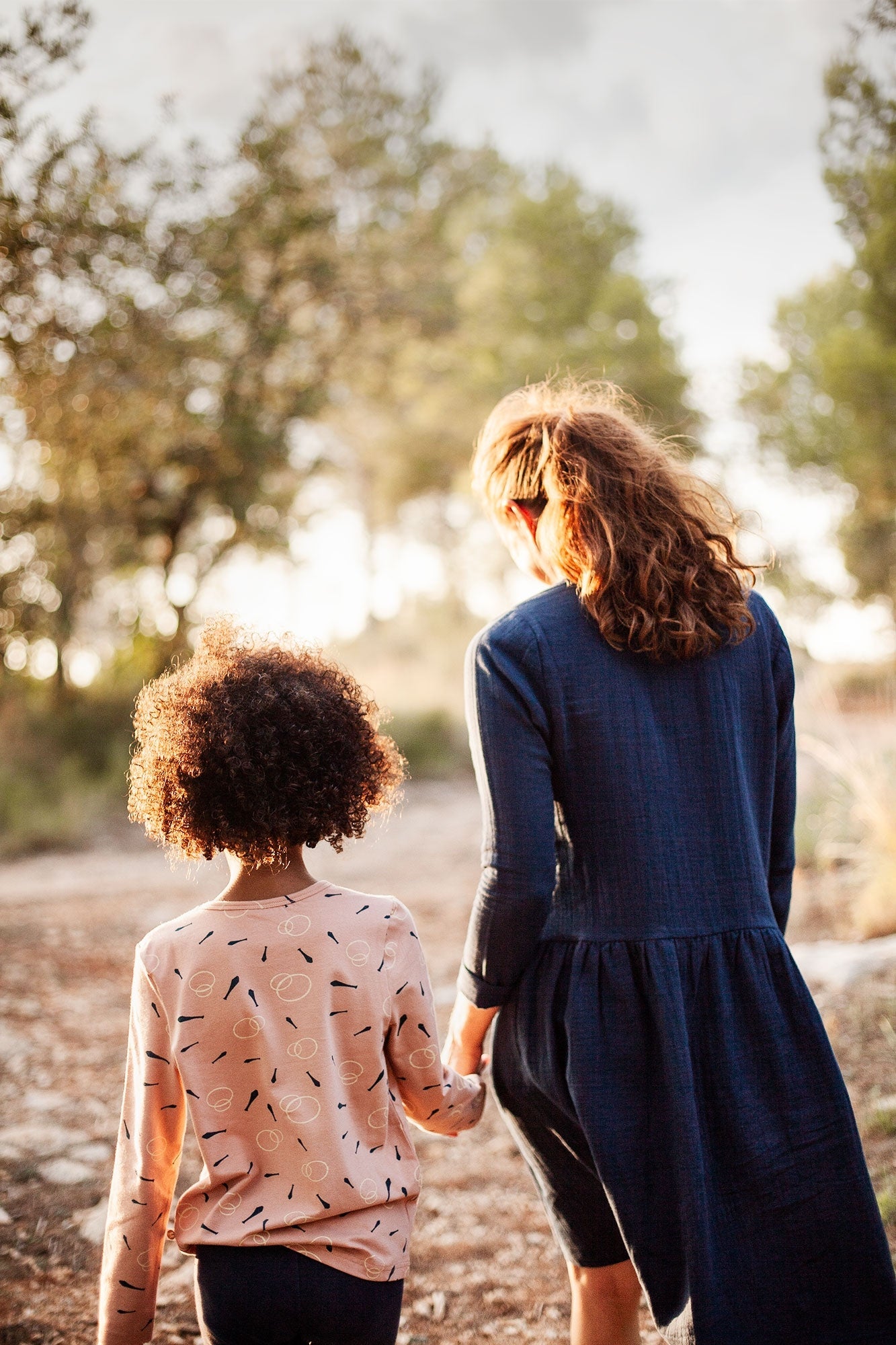 Camiseta unisex rosa estampado malabares - Imagen 5