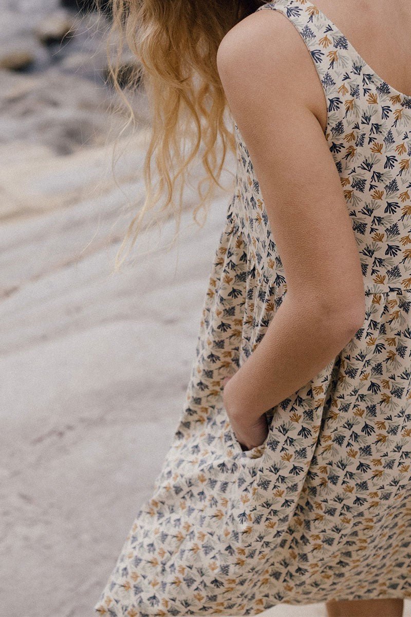 Elvia dress with corals in beige - Imagen 4