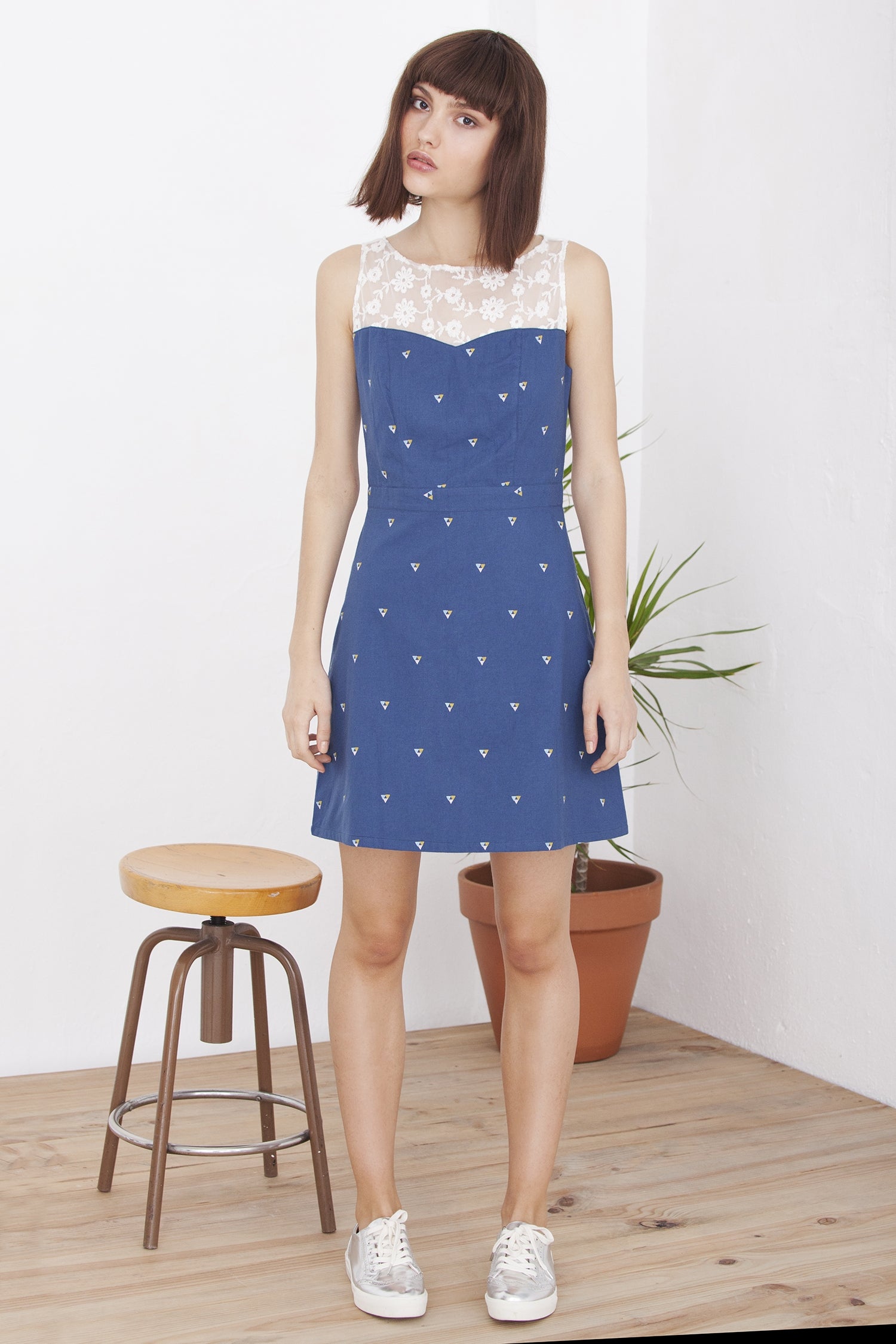 Emdroidery net Henna blue dress - Imagen 2