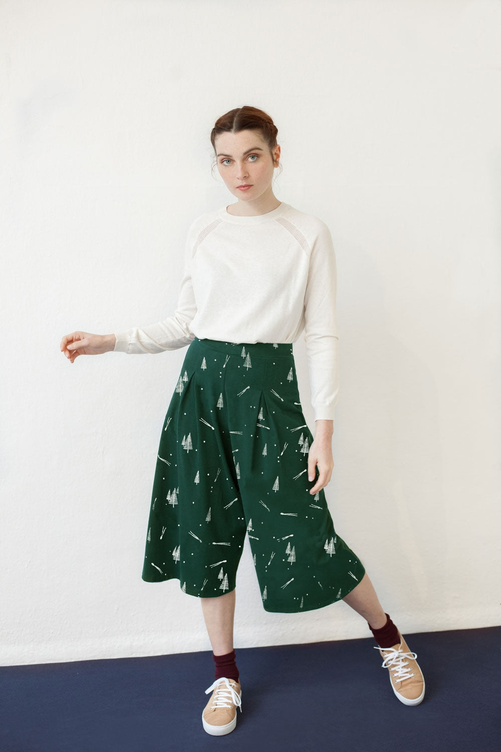 Falda pantalón Nadia estampado verde pinos.