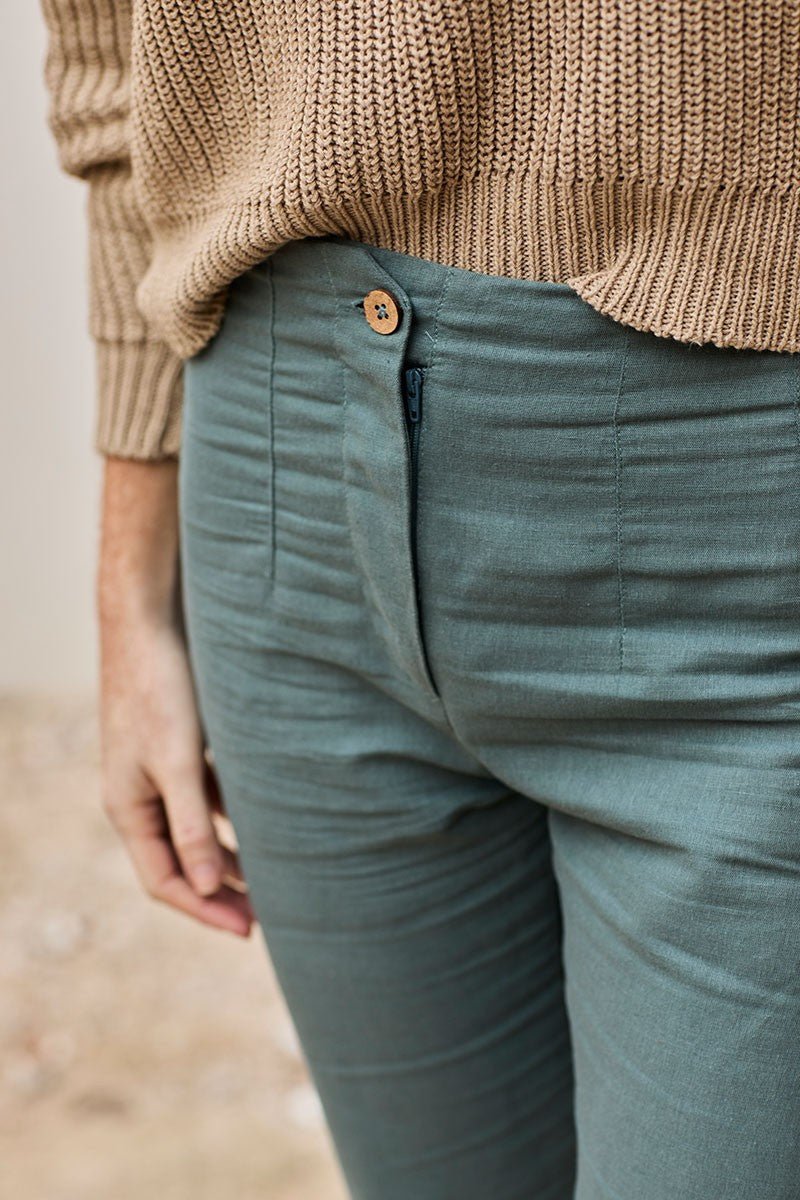 Faren sustainable linen trousers in aquamarine blue - Imagen 4