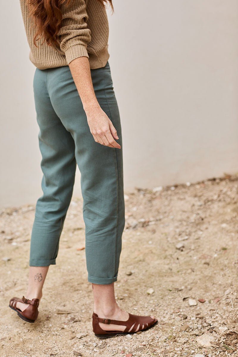 Faren sustainable linen trousers in aquamarine blue - Imagen 5