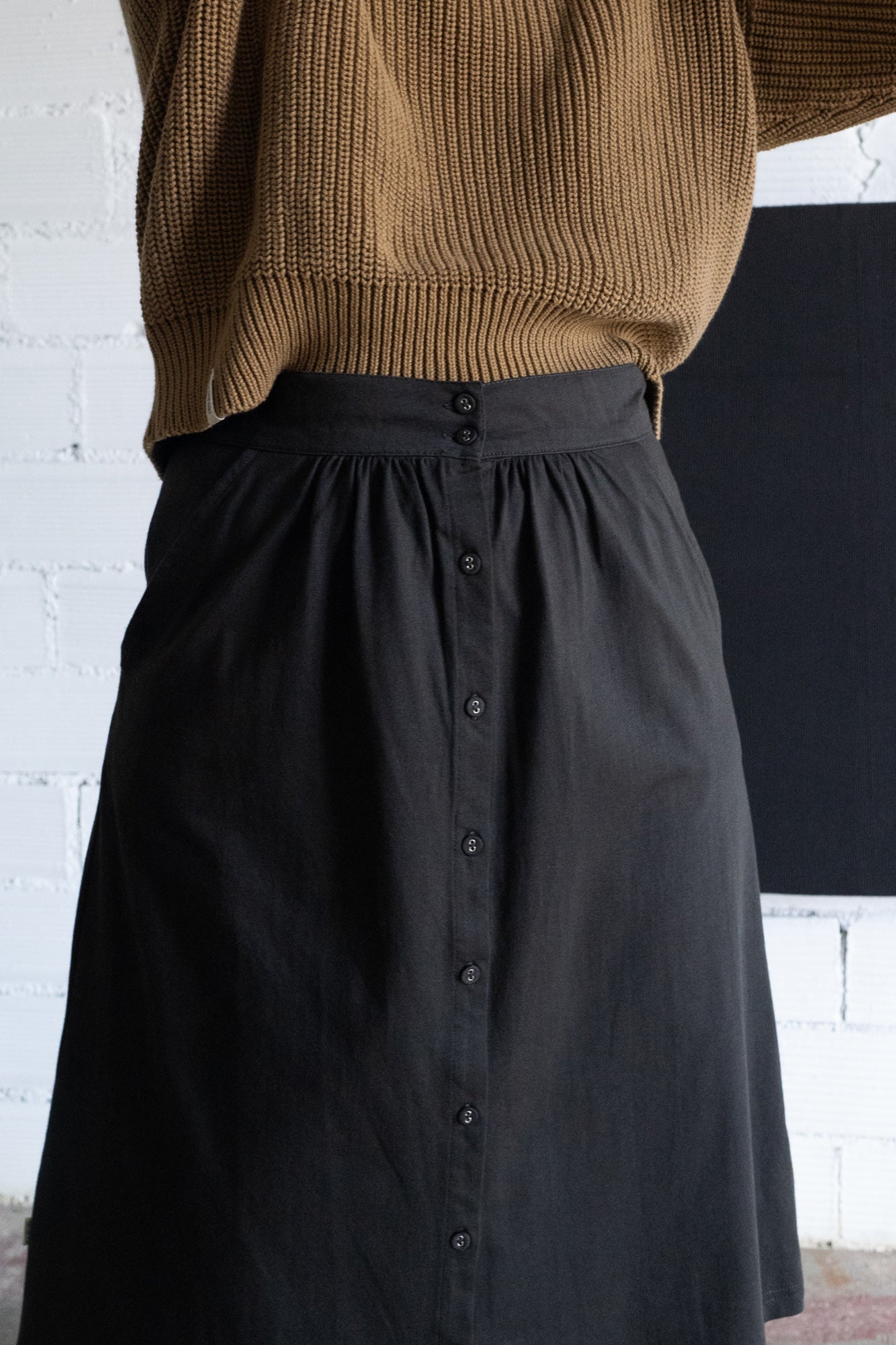 Galia midi skirt with pockets eclipse black - Imagen 4