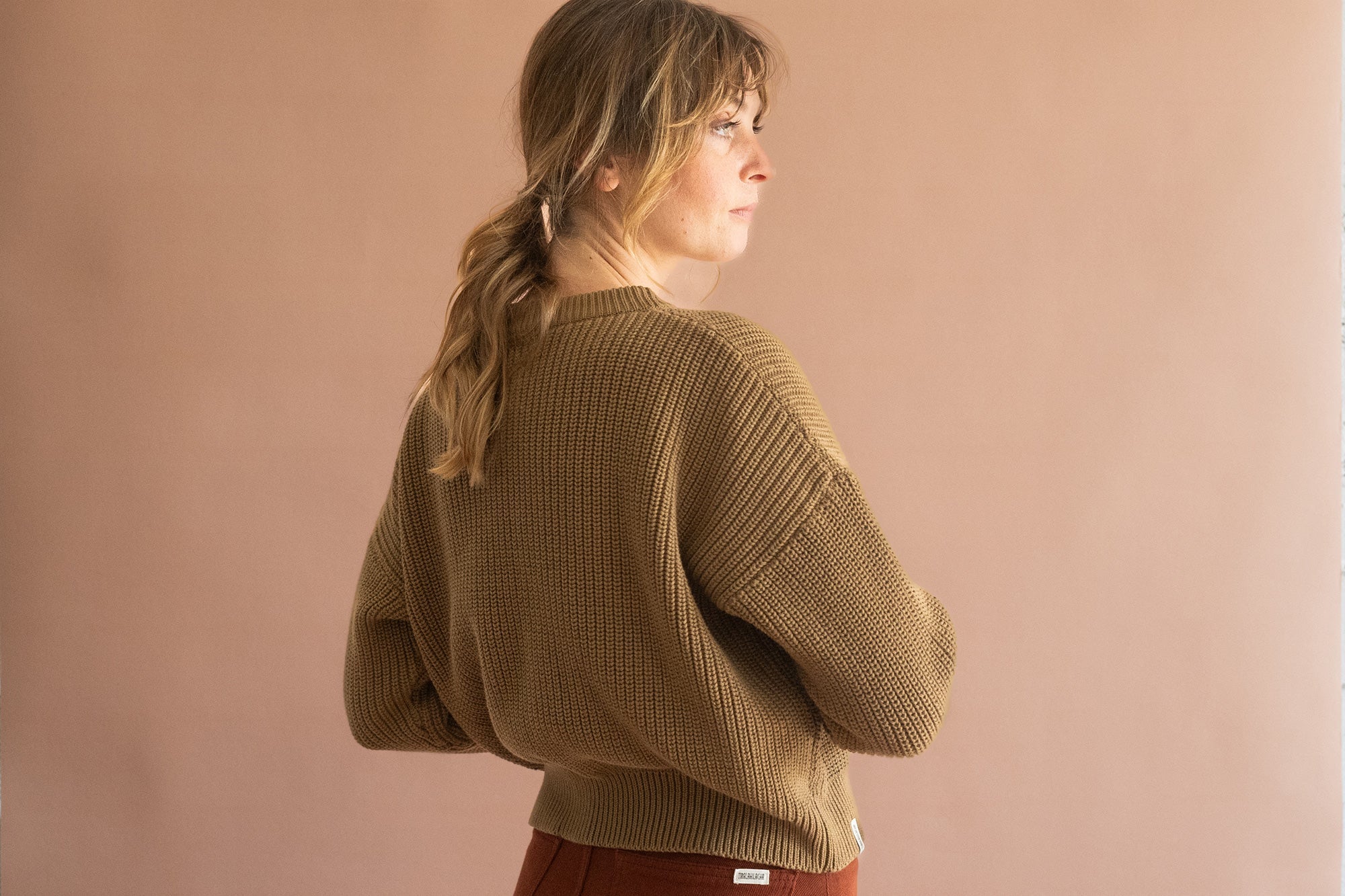 Gyra sweater green Earth brown organic cotton - Imagen 4