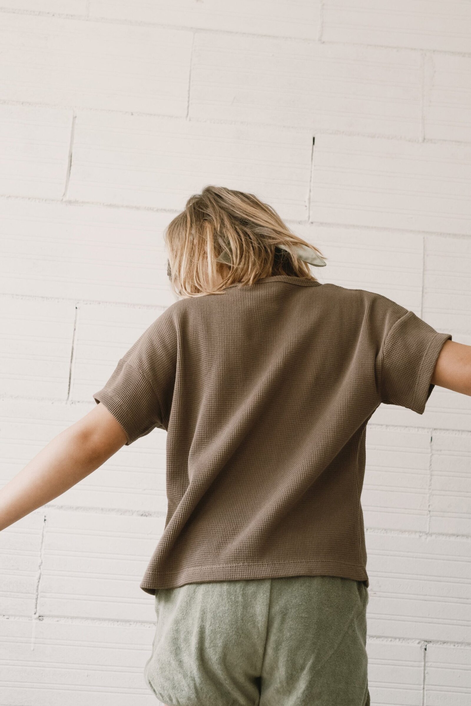 Haco waffle oversized T-shirt in brown - Imagen 4