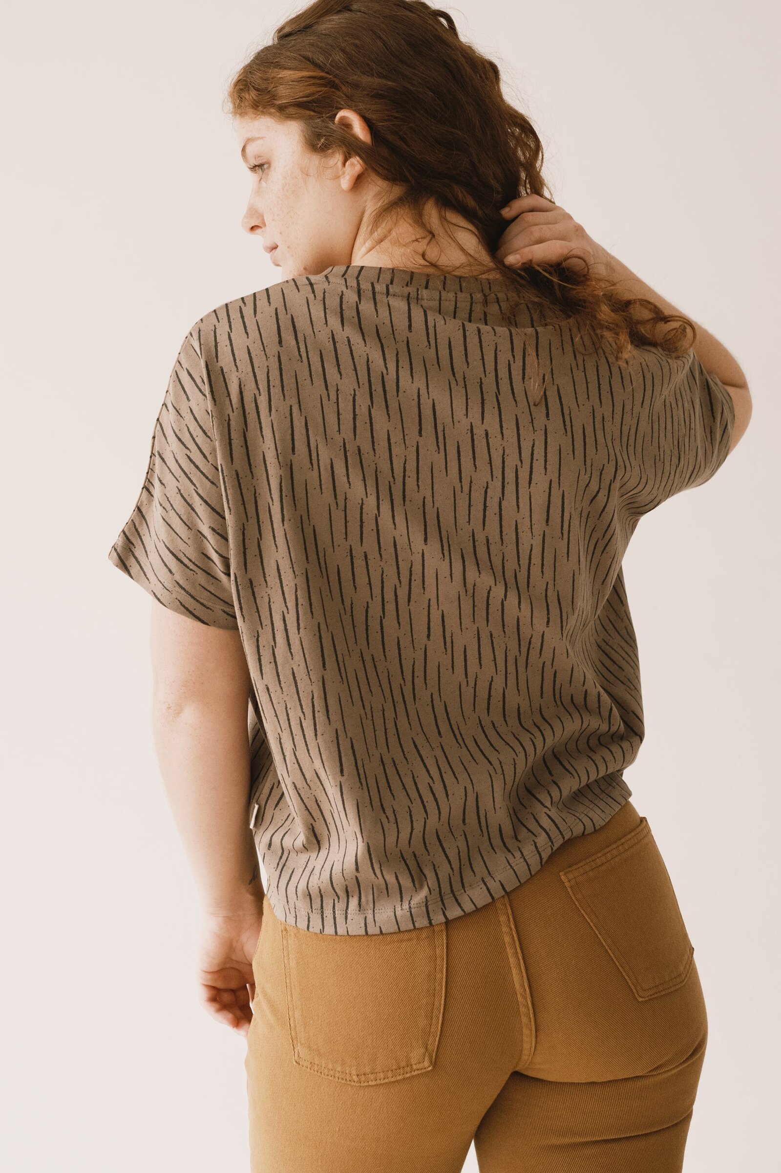 Hada oversized T-shirt in brown bark - Imagen 4