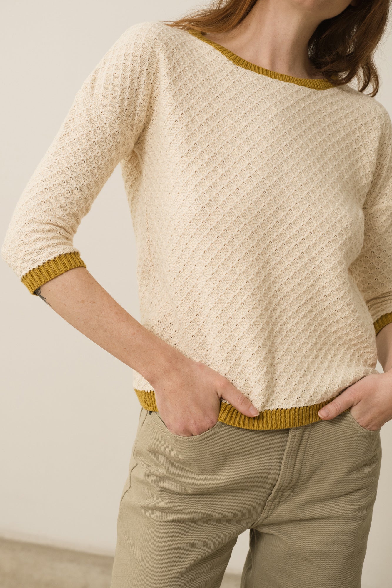 Hadi Organic Cotton Sweater With Mustard Contrast - Imagen 2