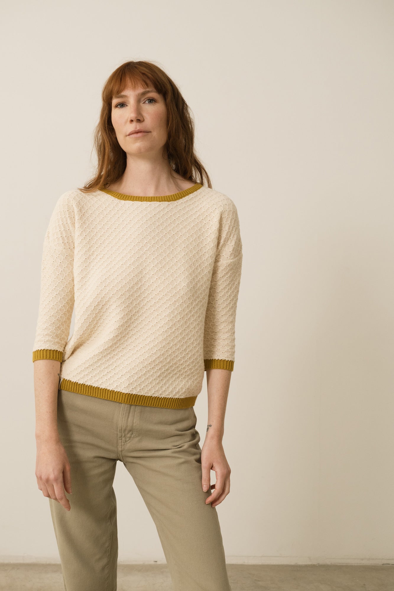 Hadi Organic Cotton Sweater With Mustard Contrast - Imagen 3