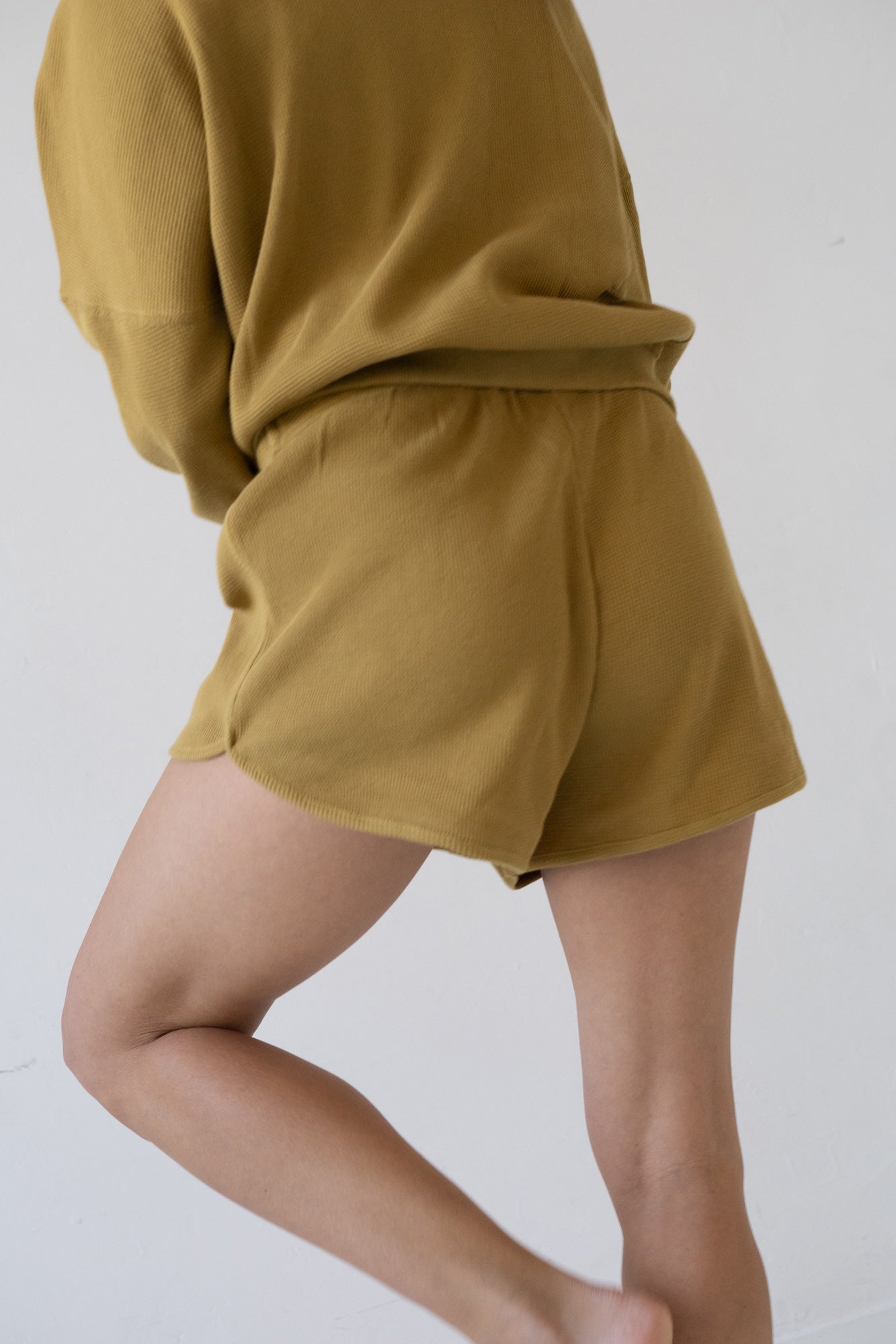 Haiku Waffle short in mustard - Imagen 3