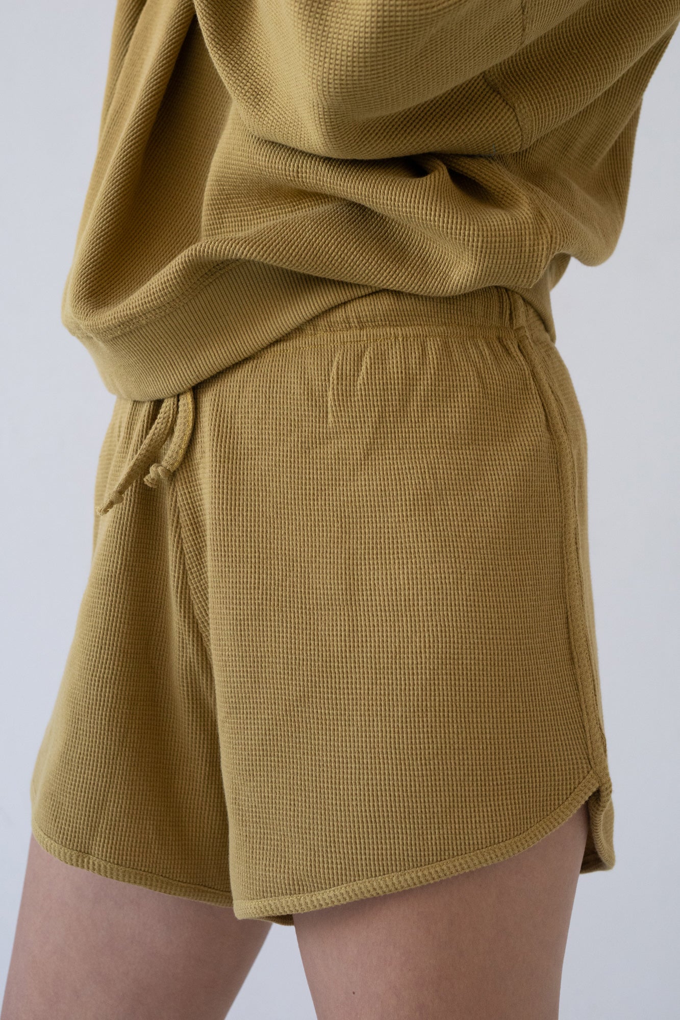 Haiku Waffle short in mustard - Imagen 4