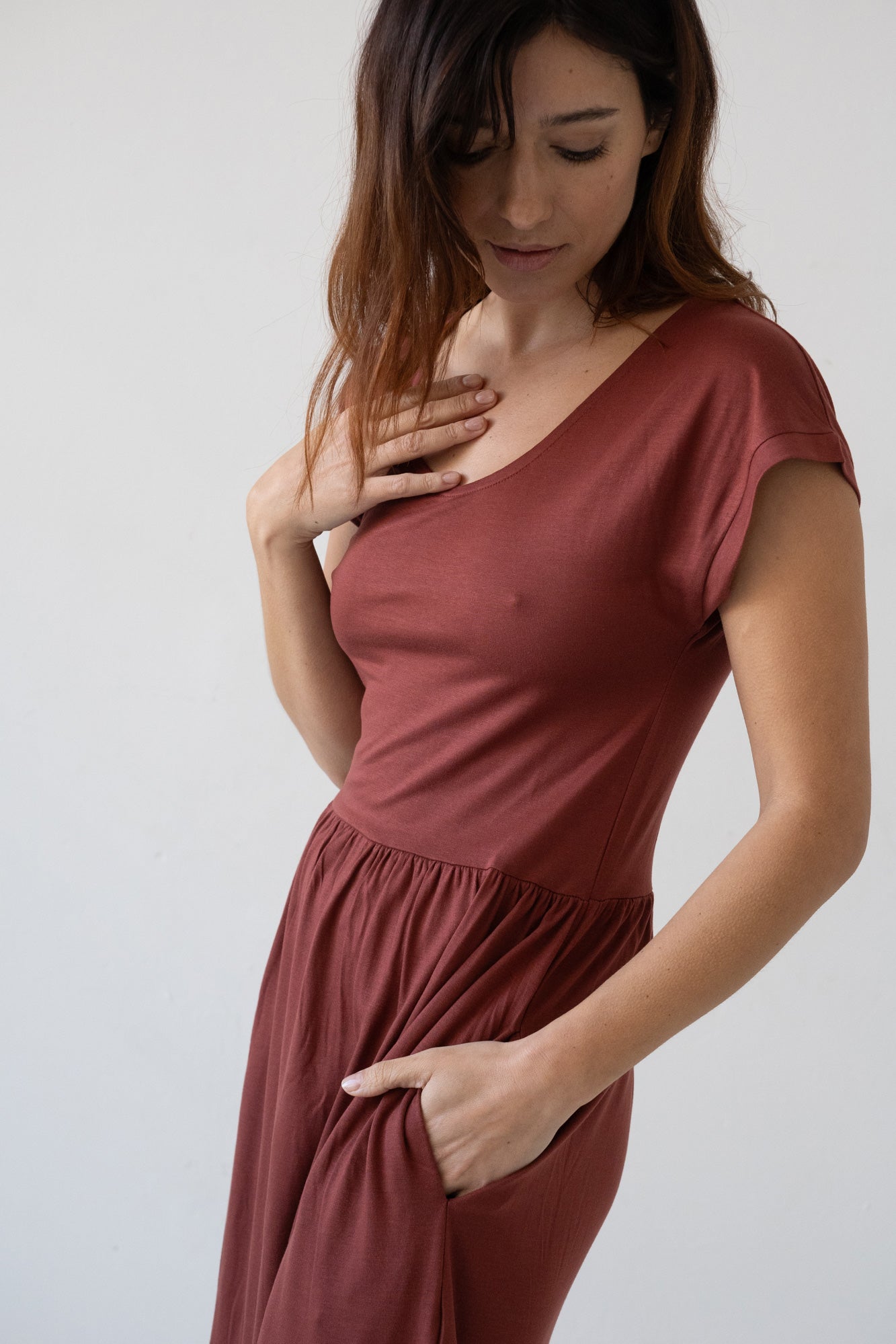 Hanna TENCEL™ long dress in red - Imagen 6