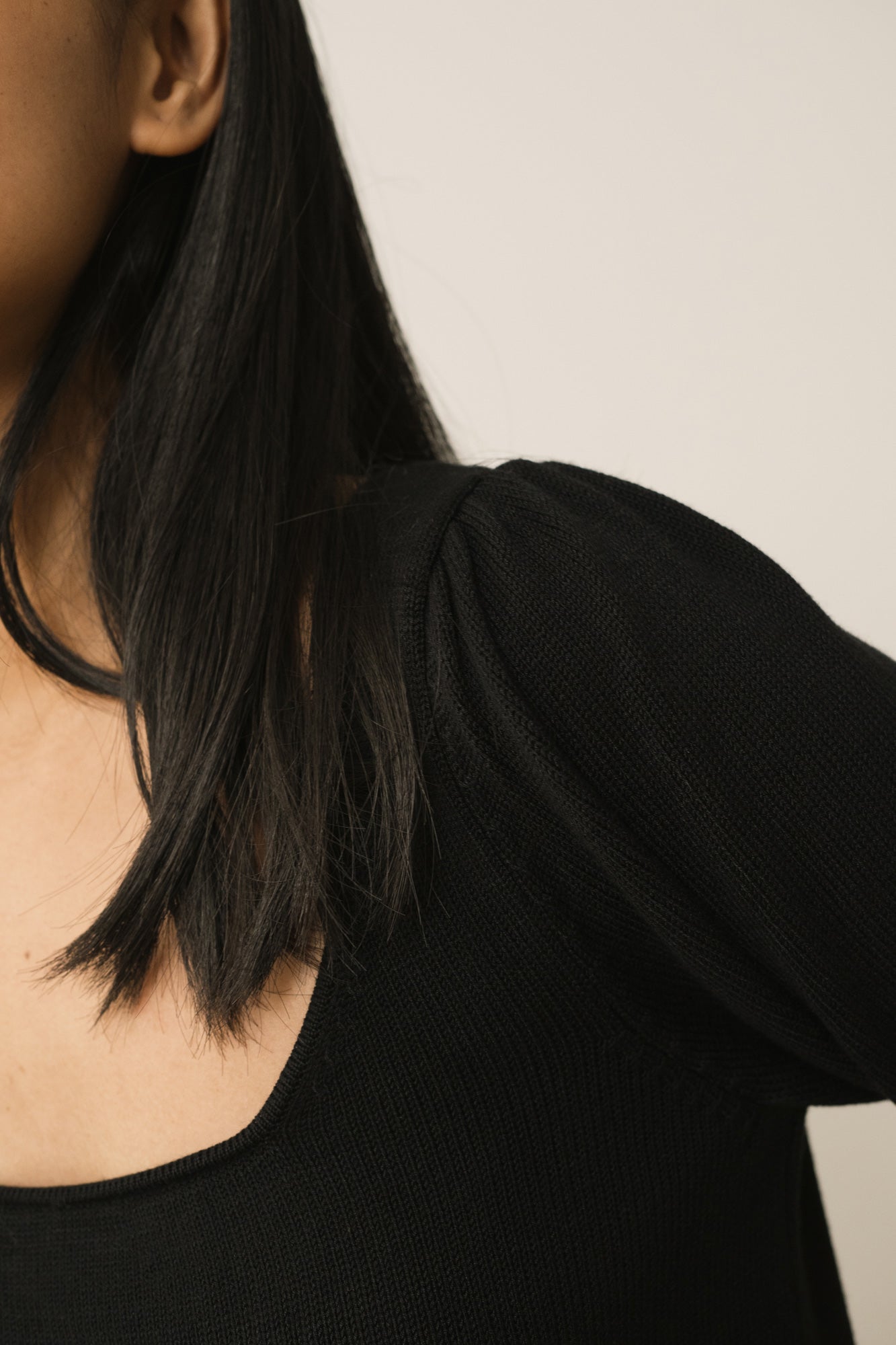 Haya Knitted TENCEL™ Top In Black - Imagen 4