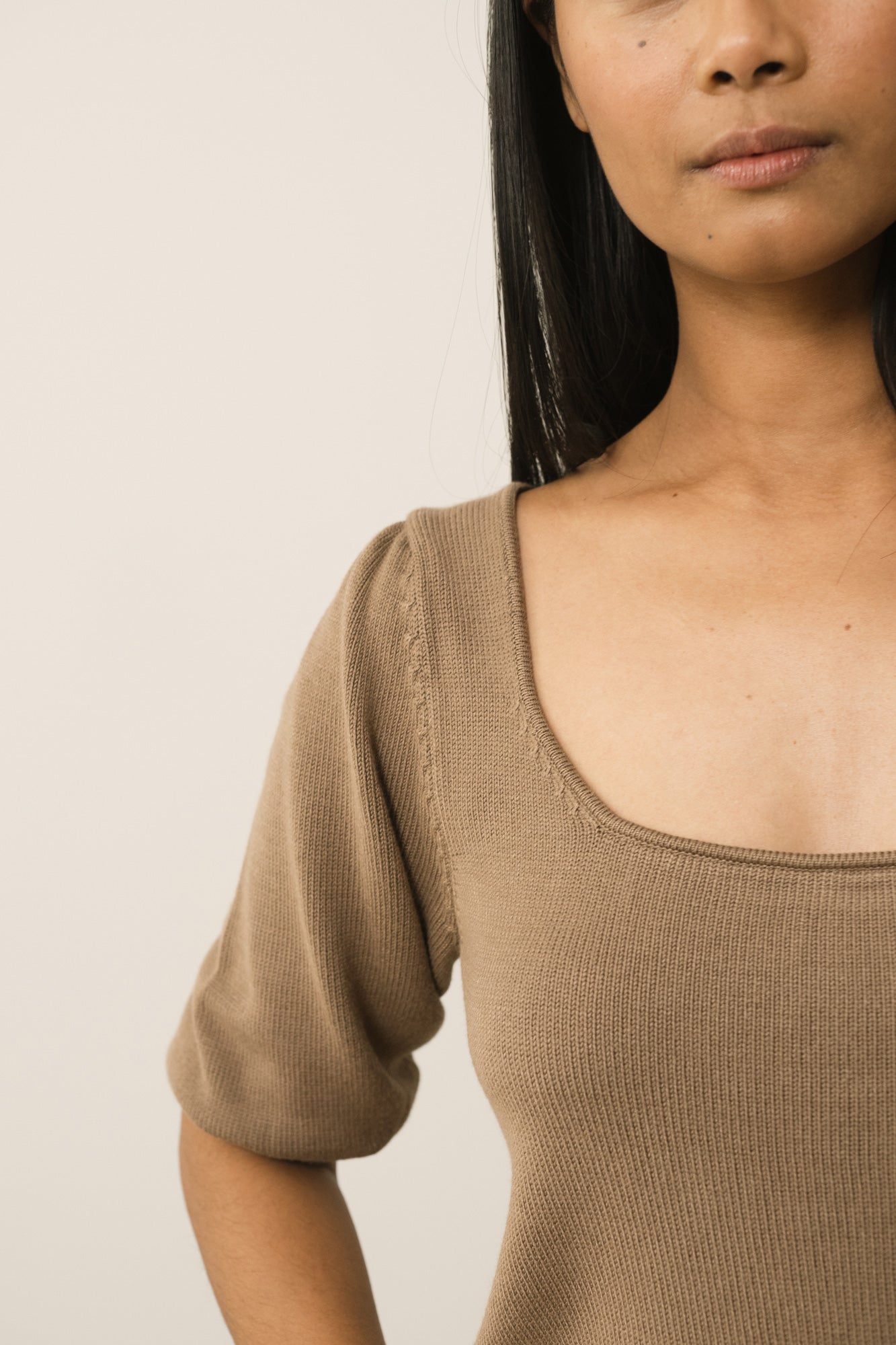 Haya Knitted TENCEL™ Top In Brown - Imagen 3