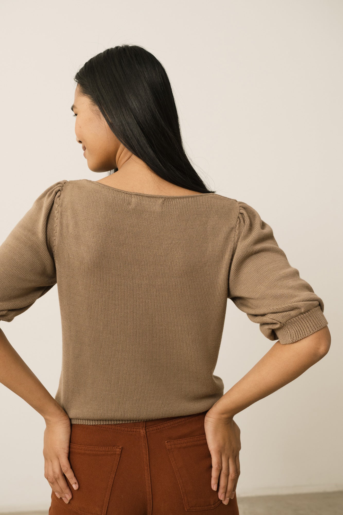Haya Knitted TENCEL™ Top In Brown - Imagen 4