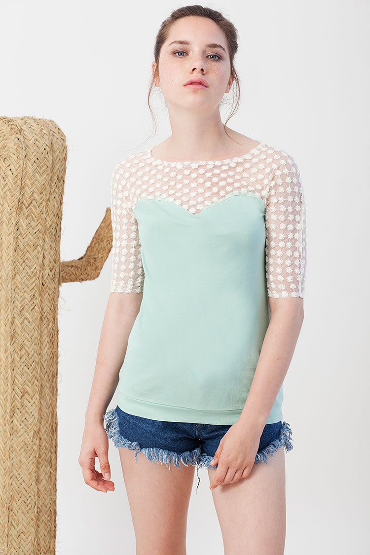 Imma t-shirt in light green.