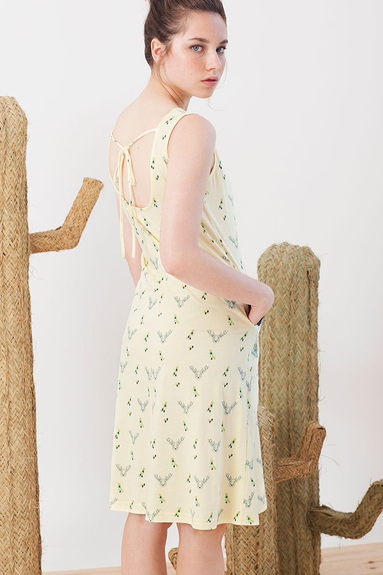 Inés dress in light yellow