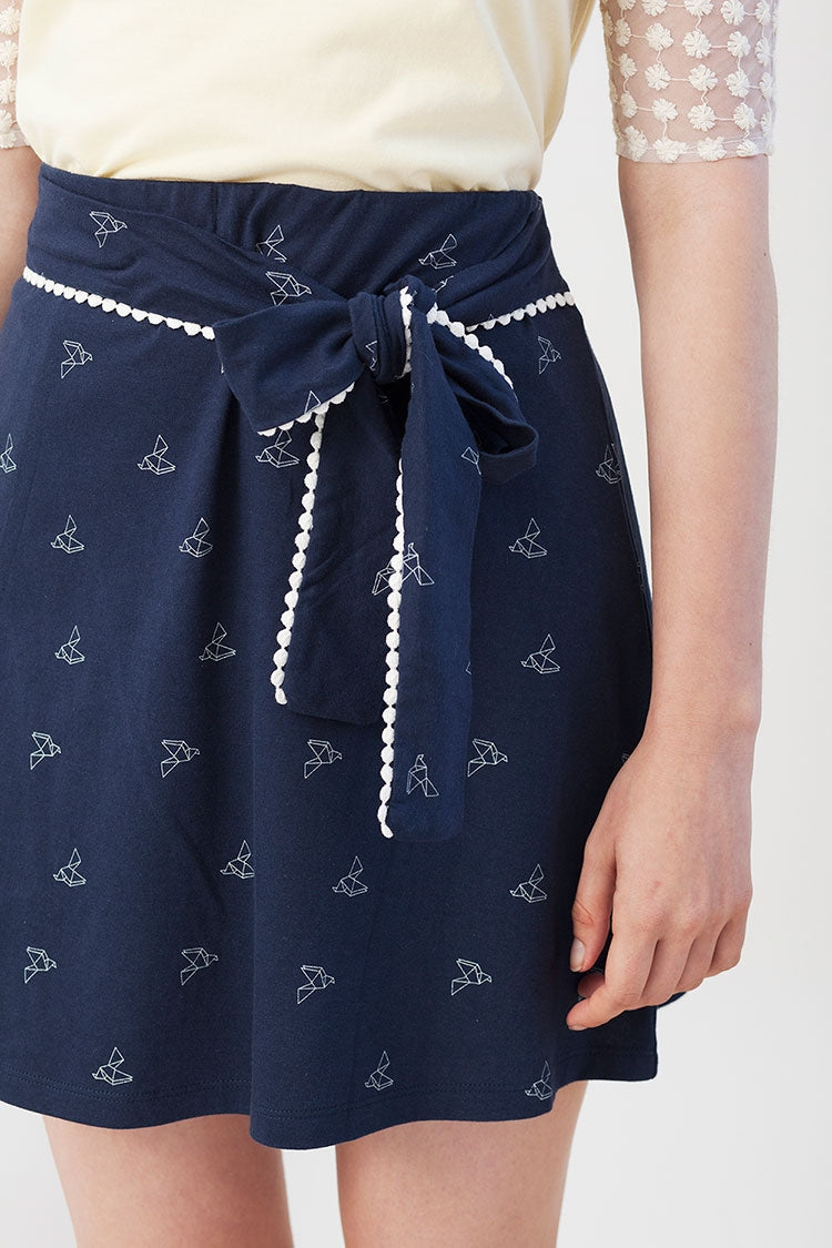 Ingrid skirt in navy blue with origami print.