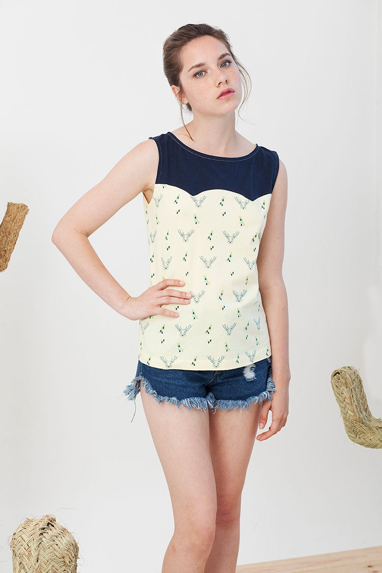 Inoa t-shirt in in navy blue.