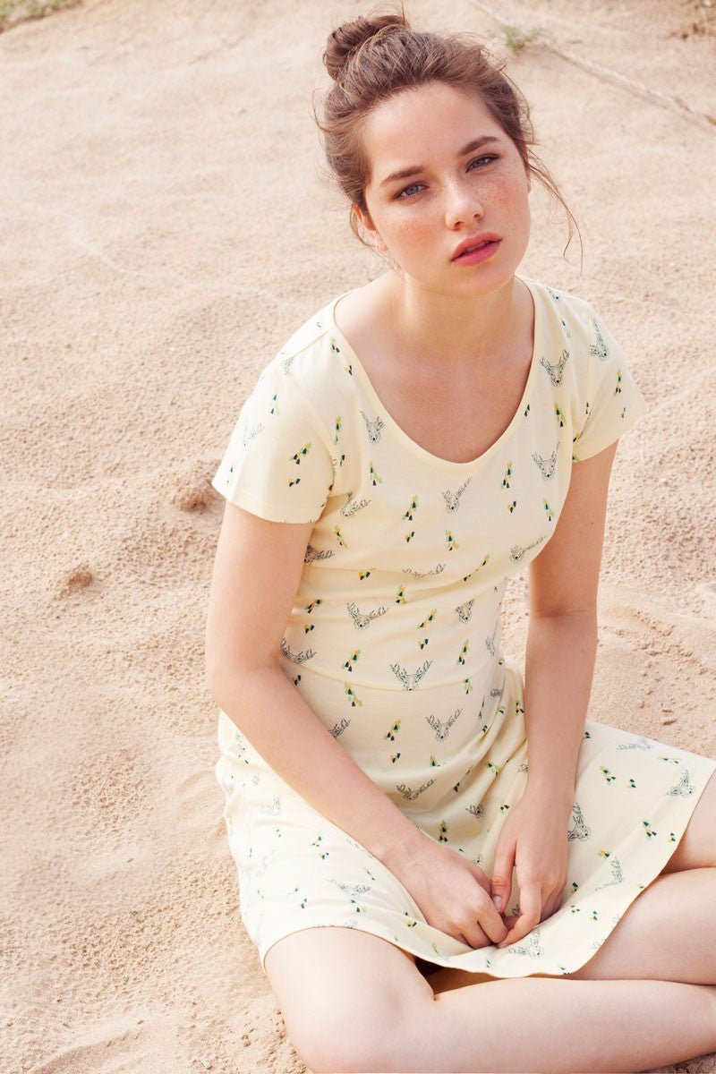 Isabel dress in light yellow.