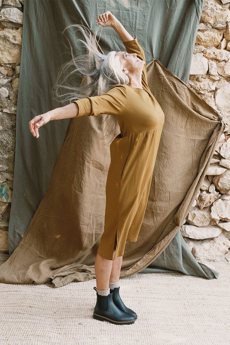 Julia Empire Dress Mustard - Imagen 2