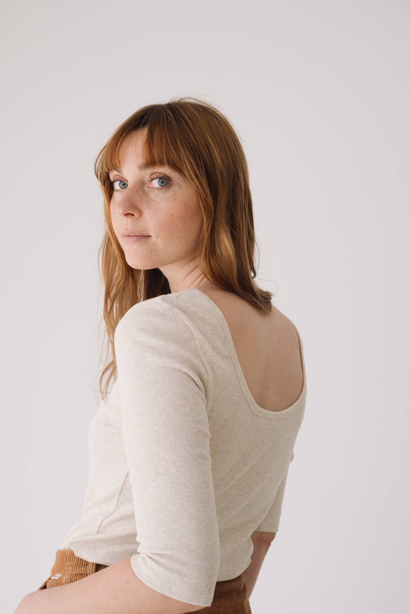 Organic boat neckline ribbed top in White - Imagen 2