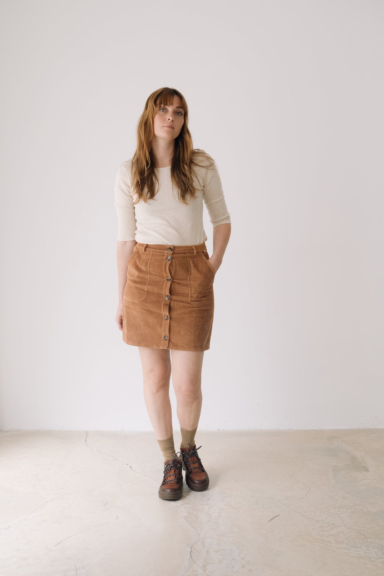 Organic boat neckline ribbed top in White - Imagen 6