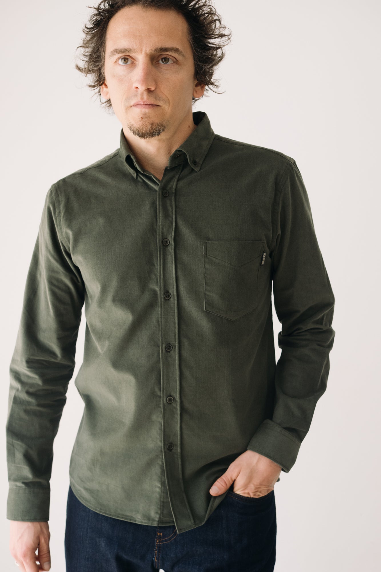 Organic Fine Wale Corduroy Unisex Shirt In Green - Imagen 4