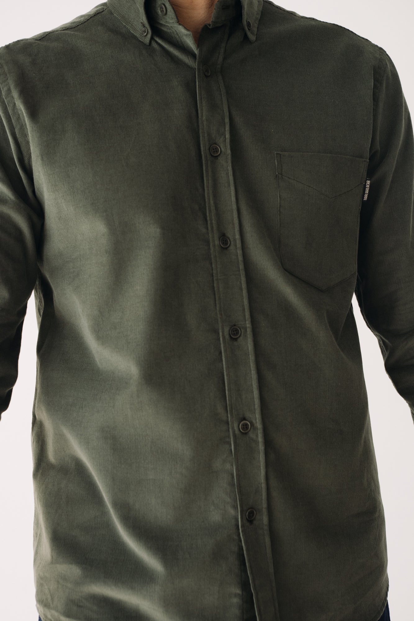 Organic Fine Wale Corduroy Unisex Shirt In Green - Imagen 7