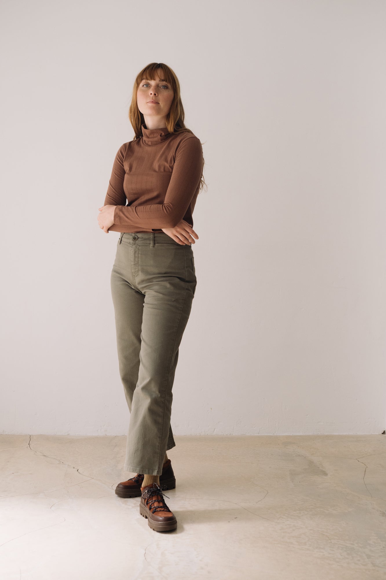 Organic high neck jersey top in Brown - Imagen 6