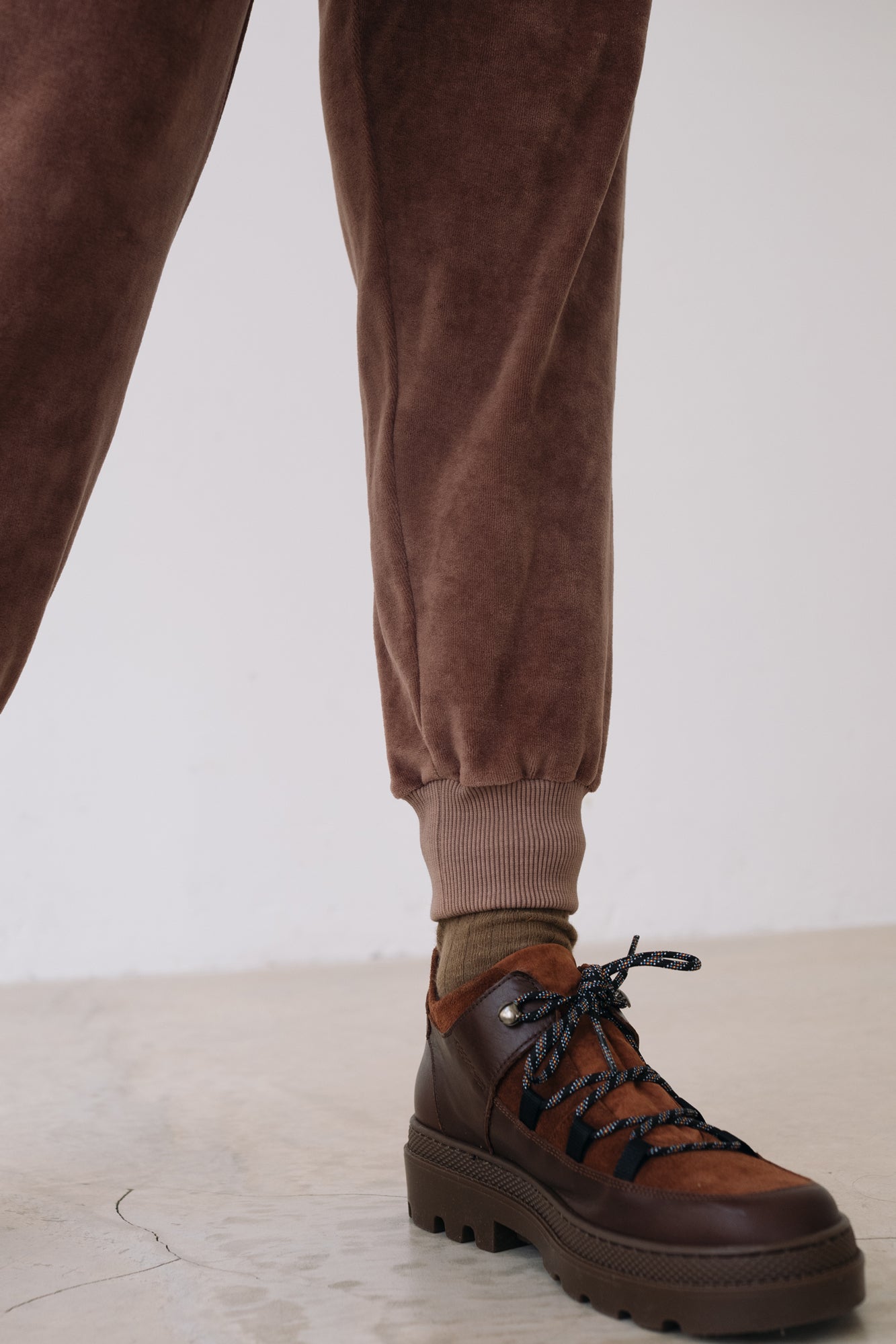 Organic Velvet Jogger in Mauve - Imagen 10