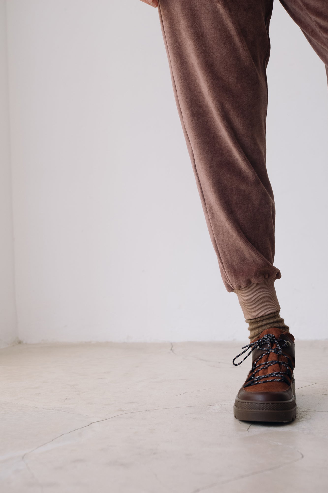 Organic Velvet Jogger in Mauve - Imagen 4