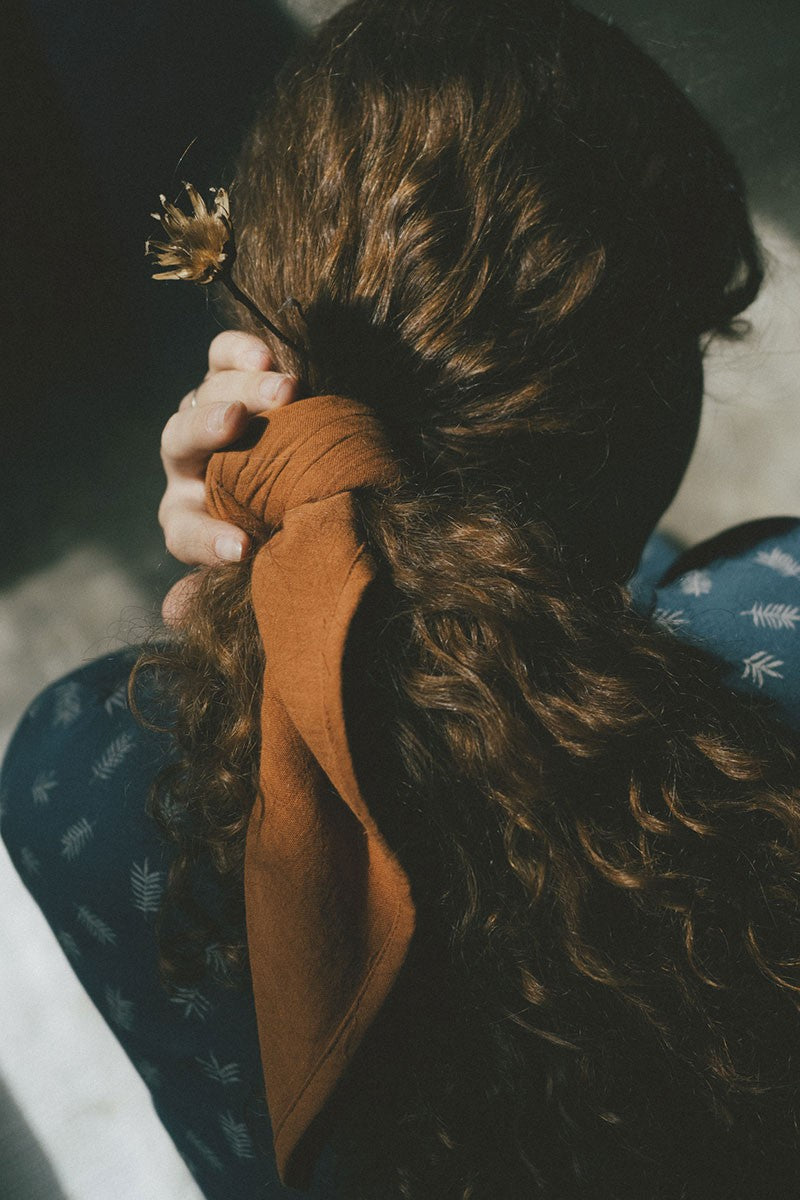 Pañuelo muselina teja